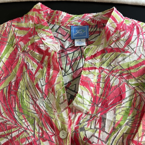 Lash Lane Woman’s Sheer Breezy Floral Print Top - Picture 4 of 7